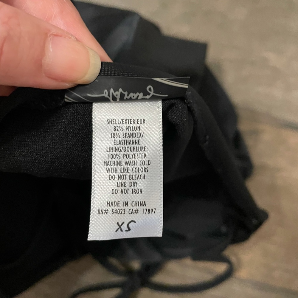 Convertible Halter Black Tankini Swim Set - Picture 4 of 13